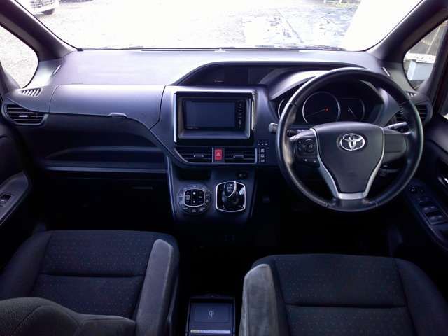 VOXY HYBRID