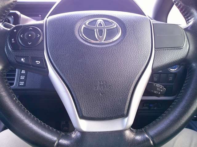 VOXY HYBRID