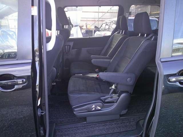 VOXY HYBRID 4WD