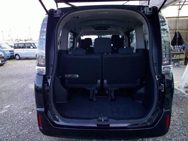 VOXY HYBRID 4WD