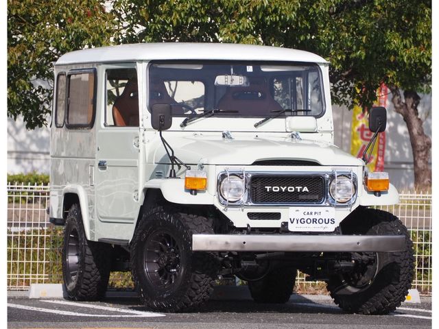 LANDCRUISER van