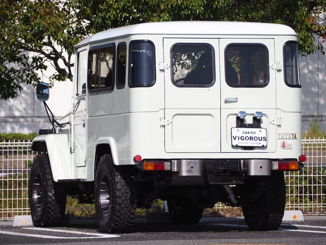 LANDCRUISER van