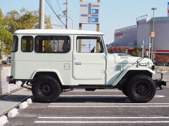 LANDCRUISER van