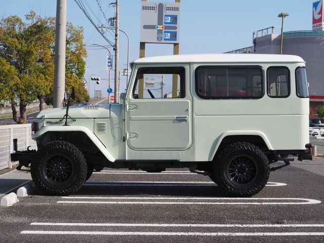 LANDCRUISER van