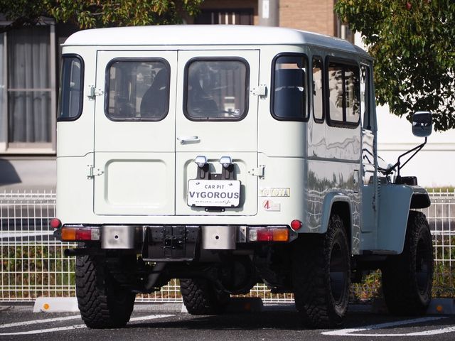 LANDCRUISER van