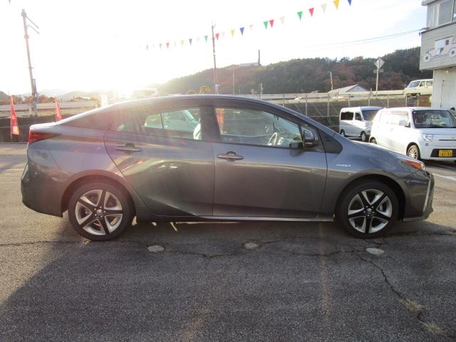 PRIUS 4WD