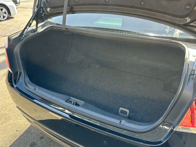 CROWN sedan hybrid