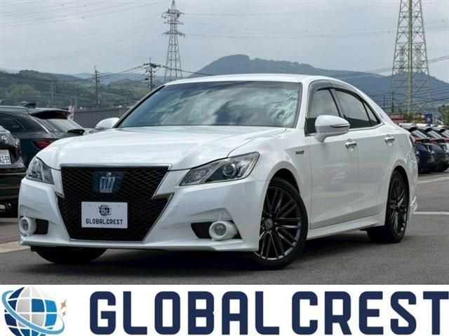 CROWN sedan hybrid