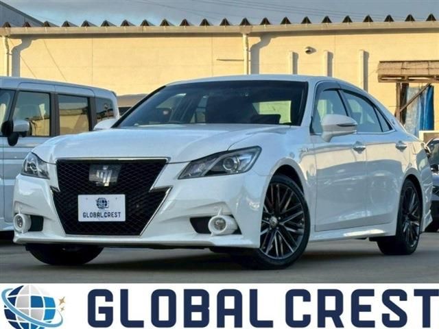 CROWN sedan hybrid