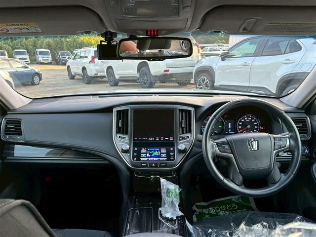 CROWN sedan hybrid