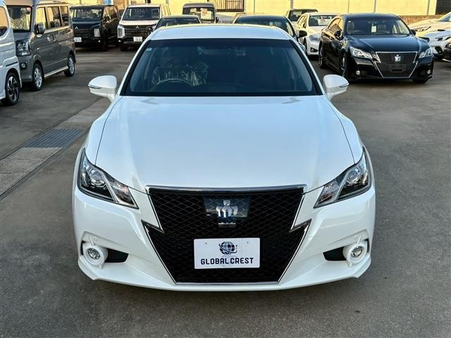 CROWN sedan hybrid