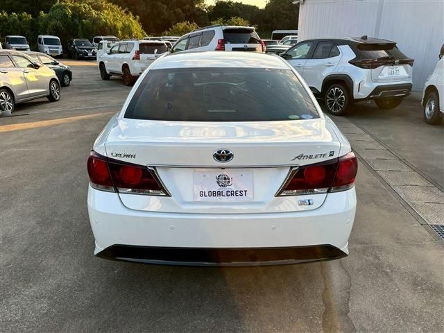 CROWN sedan hybrid