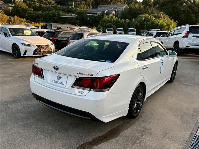 CROWN sedan hybrid