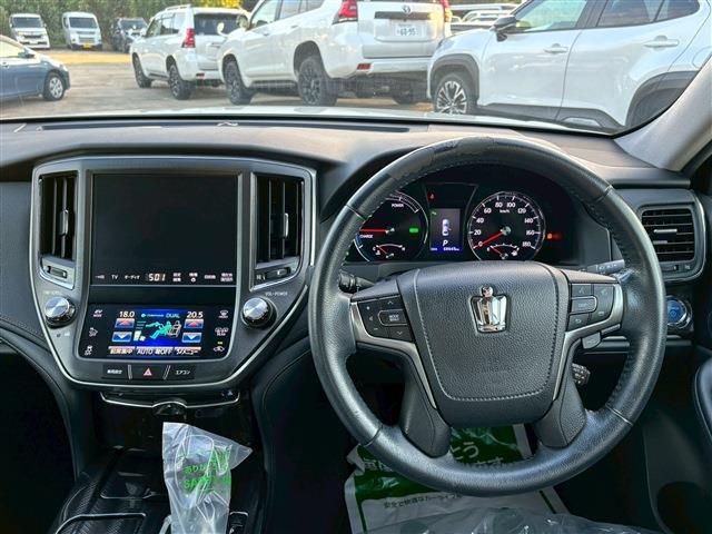 CROWN sedan hybrid