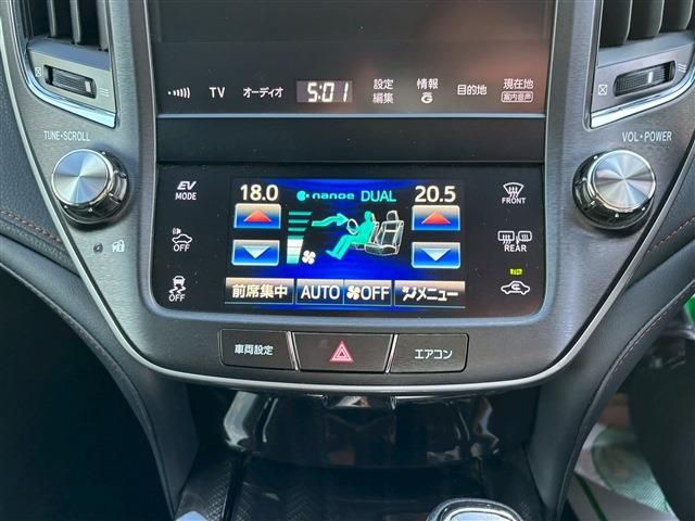 CROWN sedan hybrid