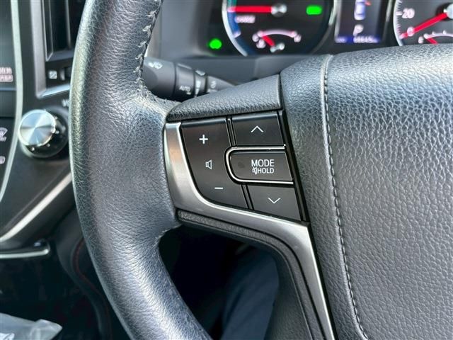 CROWN sedan hybrid