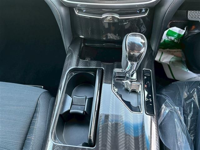 CROWN sedan hybrid