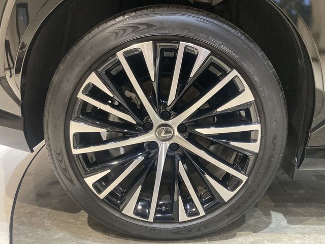 LEXUS RZ450e