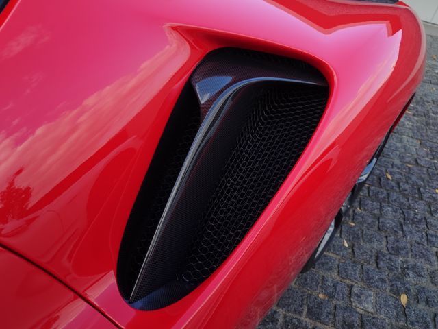 FERRARI SF90 Stradale