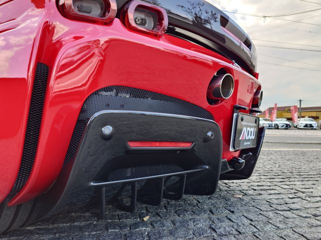 FERRARI SF90 Stradale