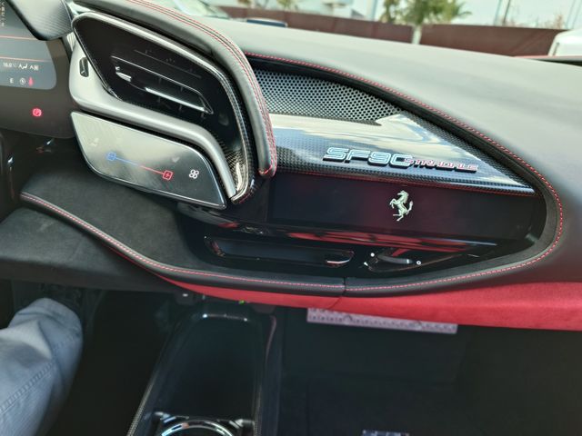 FERRARI SF90 Stradale