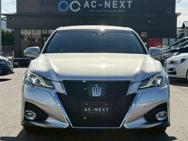 CROWN sedan hybrid