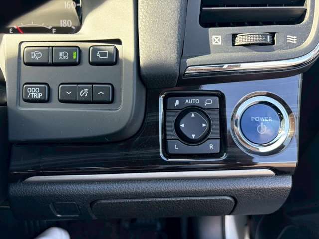 CROWN sedan hybrid