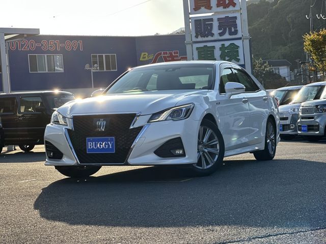 CROWN sedan hybrid