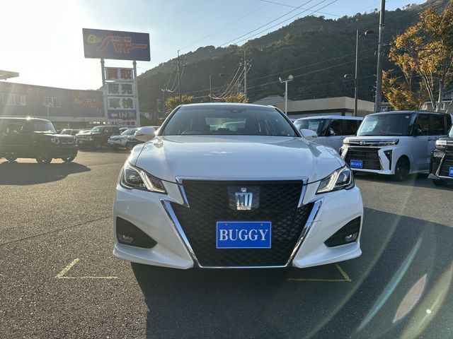 CROWN sedan hybrid