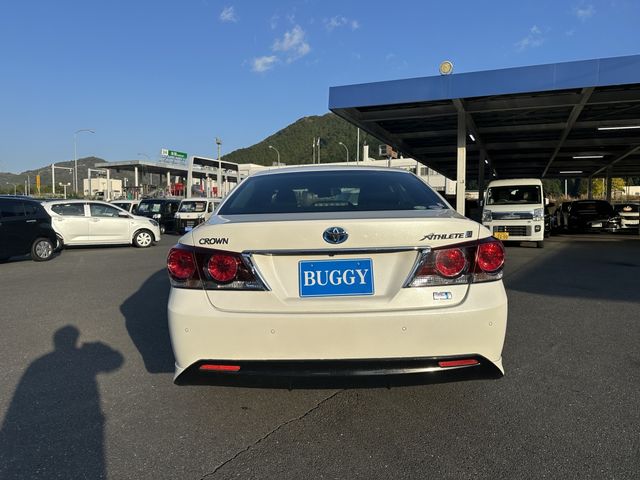 CROWN sedan hybrid