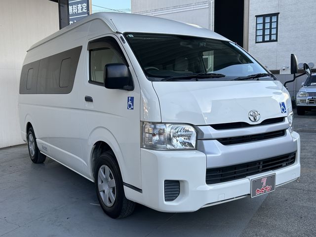 REGIUSACE 2WD van