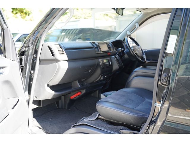 HIACE van 4WD
