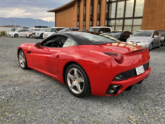 FERRARI California