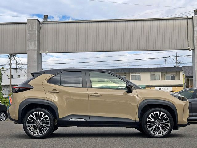 YARIS CROSS
