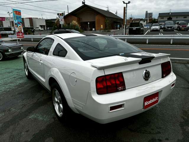 FORD MUSTANG