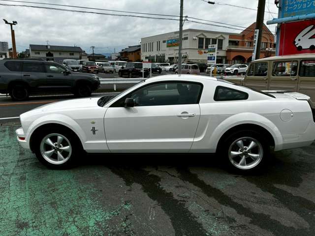 FORD MUSTANG