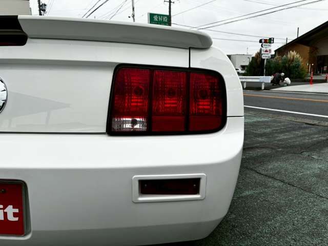 FORD MUSTANG