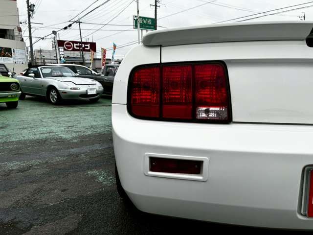 FORD MUSTANG