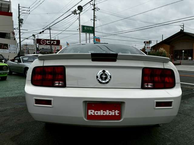 FORD MUSTANG