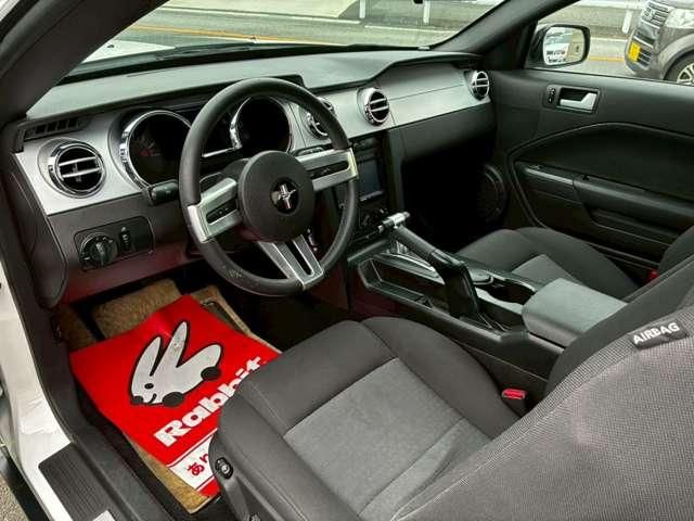 FORD MUSTANG