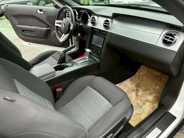FORD MUSTANG
