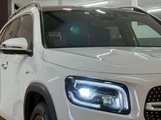 MERCEDES BENZ GLB