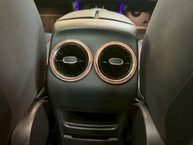 MERCEDES BENZ GLB