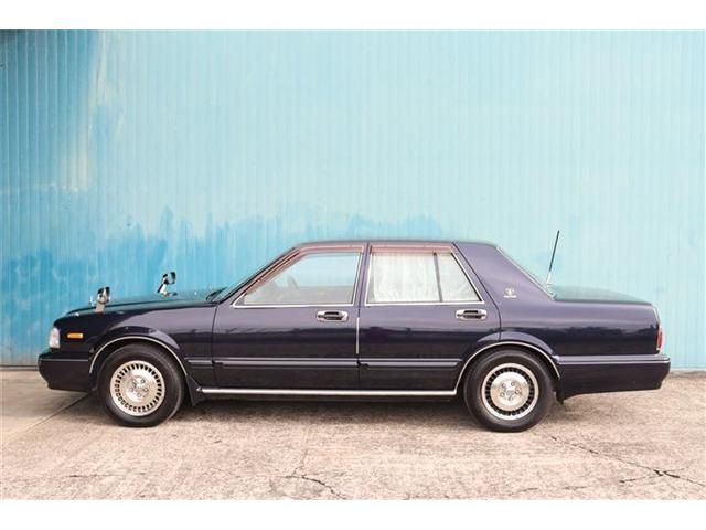 CEDRIC sedan