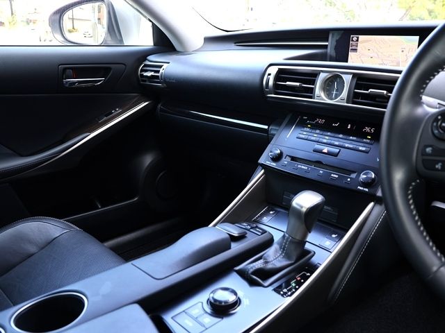 LEXUS IS300h