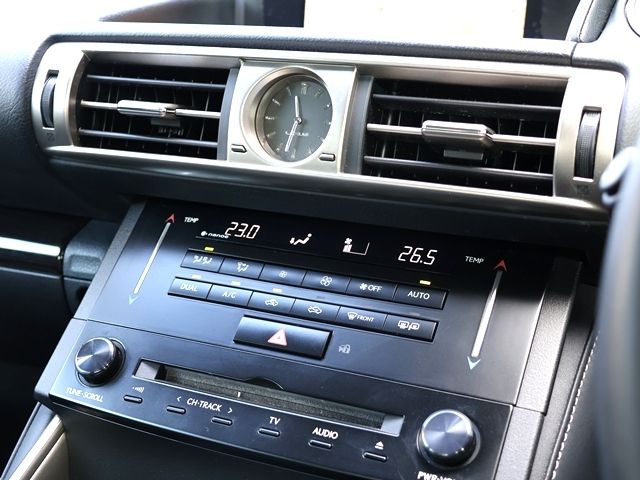 LEXUS IS300h