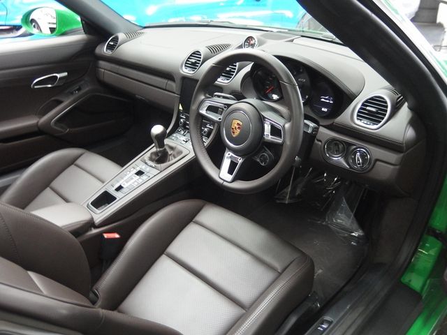 PORSCHE 718BOXSTER