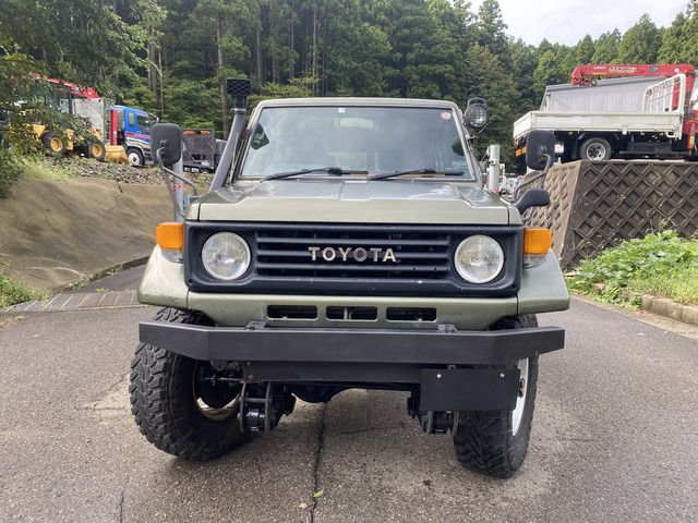 LANDCRUISER van