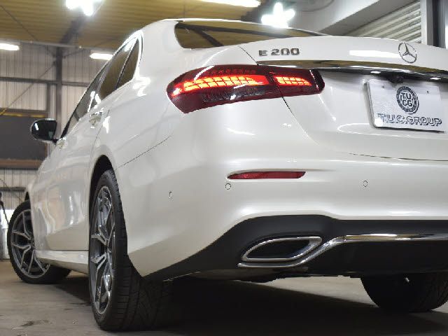 MERCEDES BENZ E class sedan