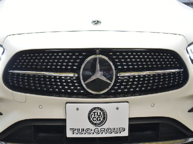 MERCEDES BENZ E class sedan
